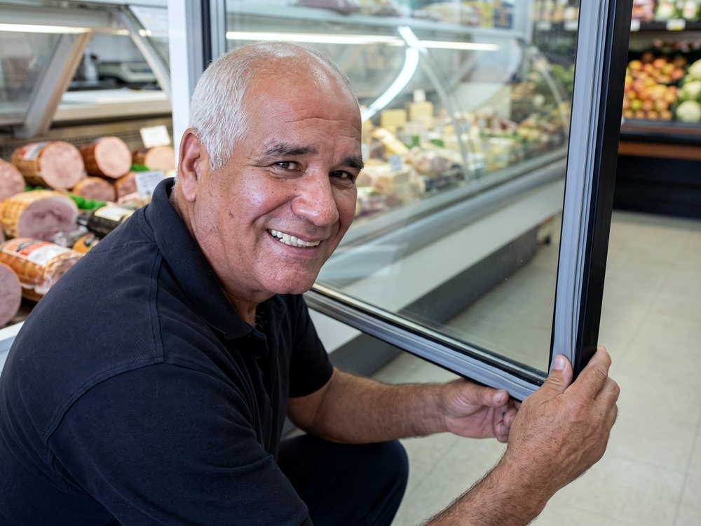 גומיה חדשה בדלת חדר קירור